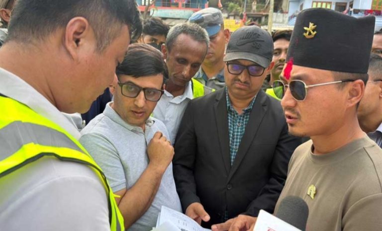 गृहमन्त्री गुरुङद्वारा नारायणगढ–बुटवल सडक अनुगमन